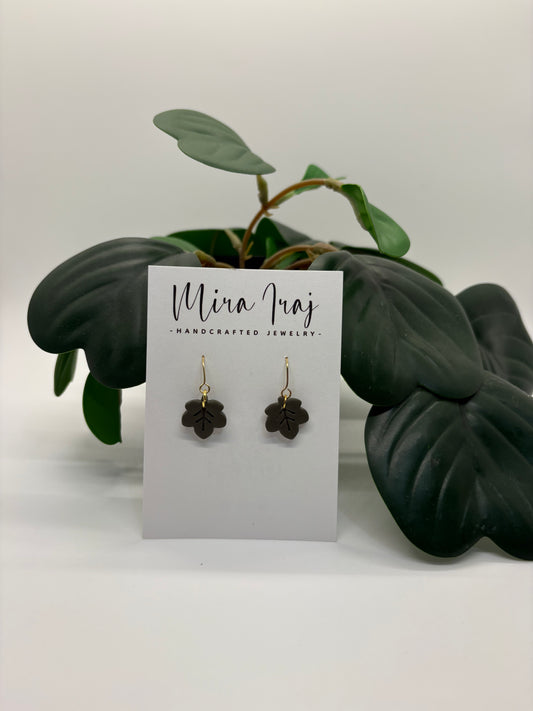 Fall leaf dangles 🍁